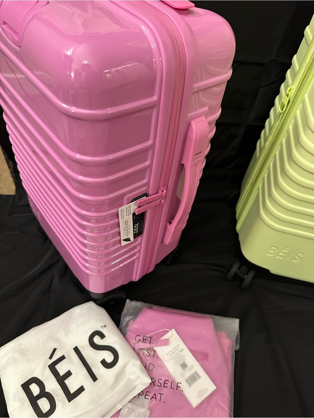 NWT BÉIS The Small Carry-On Roller in Glossy Berry + Luggage Cover! - Picture 2 of 3